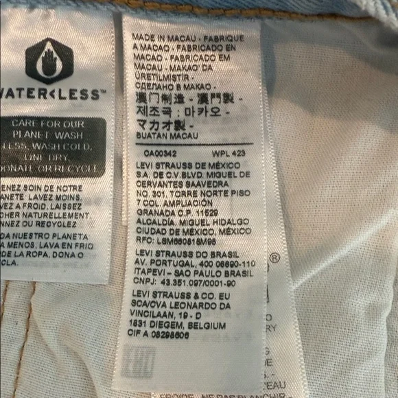 Levi's Boyfriend Jeans Classic Light Blue 32 x 32 - Picture 7 of 8